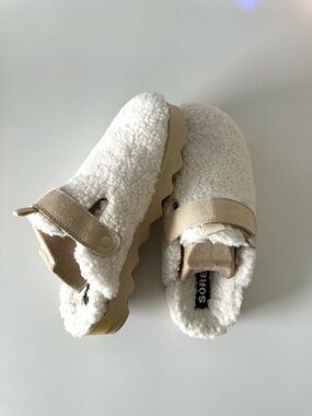 Sorel Cozy Shearling Clogs Size 10